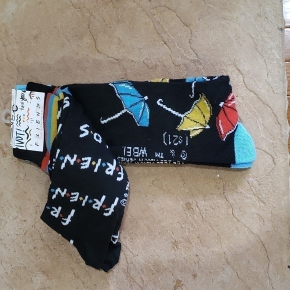 𝅺friends Socks 2 Pair F.R.I.E.N.D.S Umbrella New - Picture 3 of 4